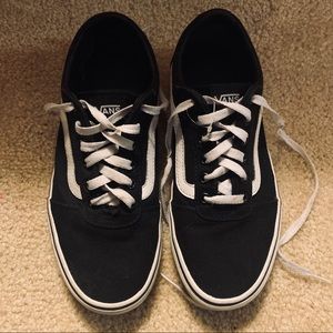 Barely worn VANS “Old Skool” sneakers size 9.5